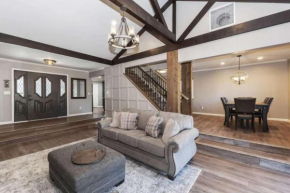 Dawn and Dusk by AvantStay Modern Cabin in Great Location w Home Theatre